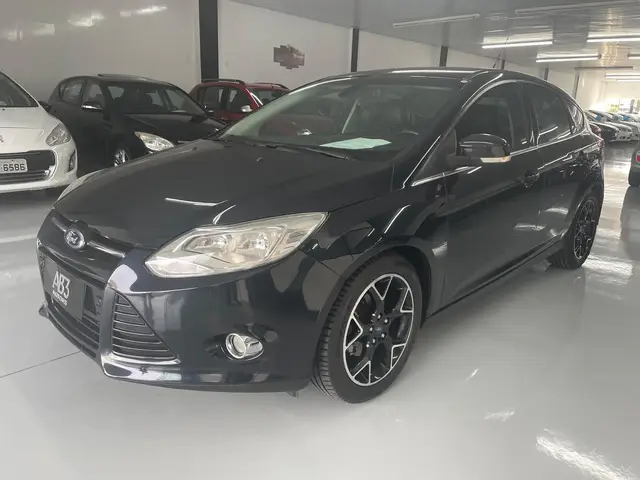 Carro Ford Focus Hatch 2014 Titanium 2.0 16V PowerShift