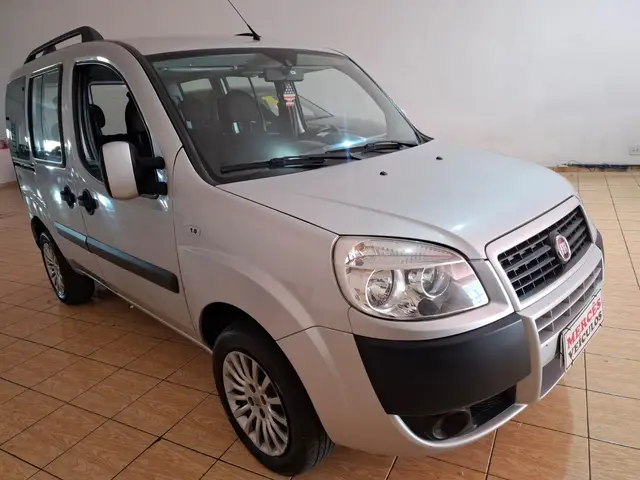 Carro Fiat Doblò 2017 Essence 1.8 7L (Flex)