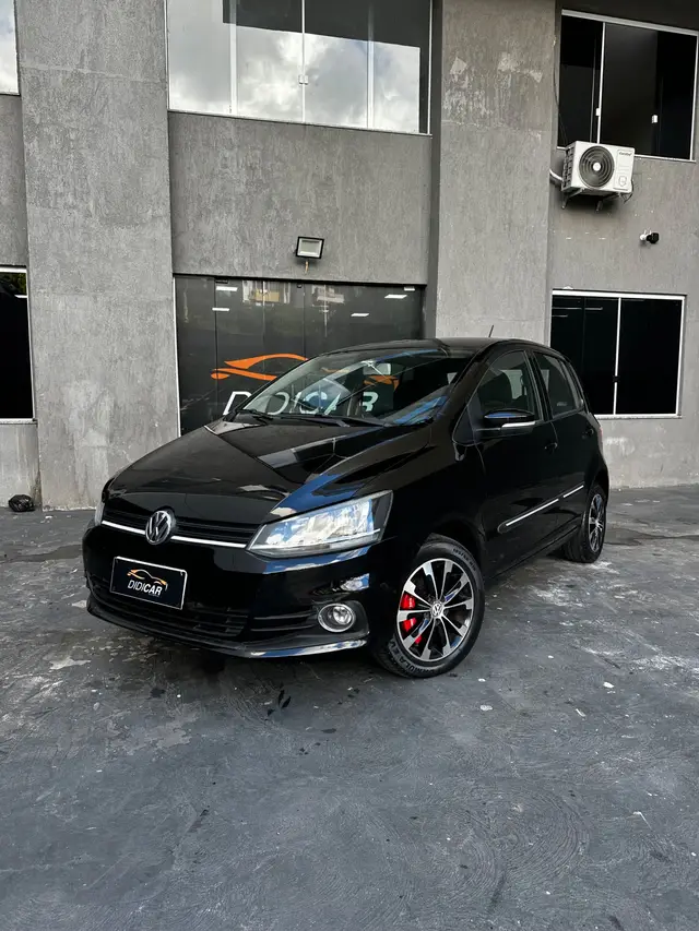 Carro Volkswagen Fox 2015 Trendline 1.0 TEC (Flex)