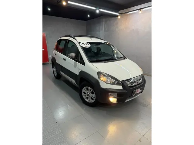 Carro Fiat Idea 2013 Adventure 1.8 16V Dualogic (Flex)