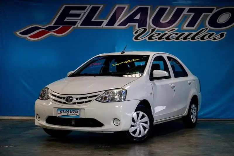 Toyota Etios Sedan X 1.5 (Flex)