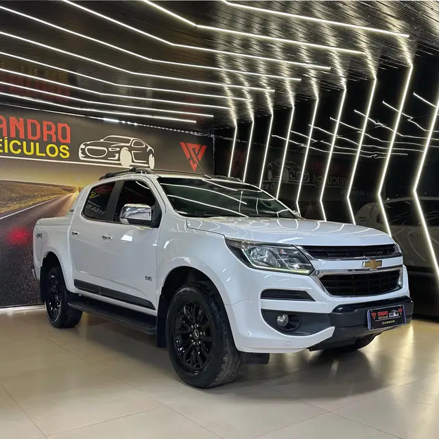 Carro Chevrolet S10 Cabine Dupla 2018 S10 2.8 CTDI High Country 4WD (Cabine Dupla) (Aut)