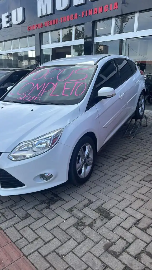 Carro Ford Focus Hatch 2015 SE 1.6 16V TiVCT PowerShift