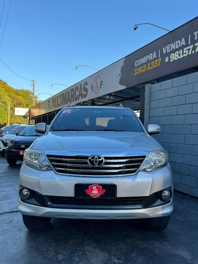 Carro Toyota Hilux SW4 2012 SR 4x2 2.7/ 2.7 Flex 16V Aut.