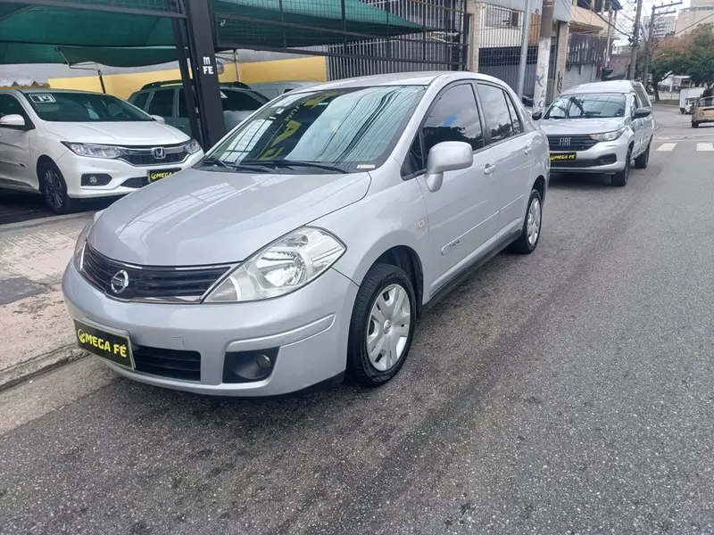 Nissan Tiida Sedan 1.8 16V (Flex)