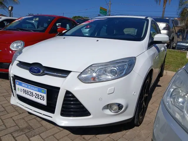 Carro Ford Focus Hatch 2015 Titanium 2.0 16V PowerShift