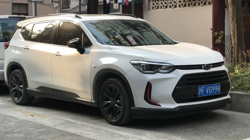 Afinal, esta minivan chinesa gerará as novas Chevrolet Spin e Montana?