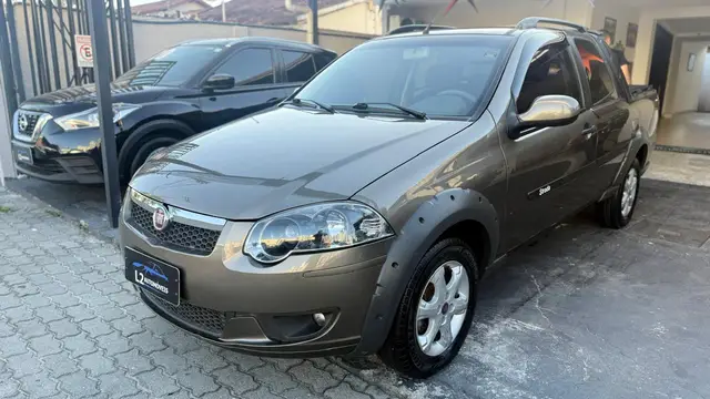 Carro Fiat Strada 2013 Trekking 1.6 16V (Flex) (Cabine Dupla)