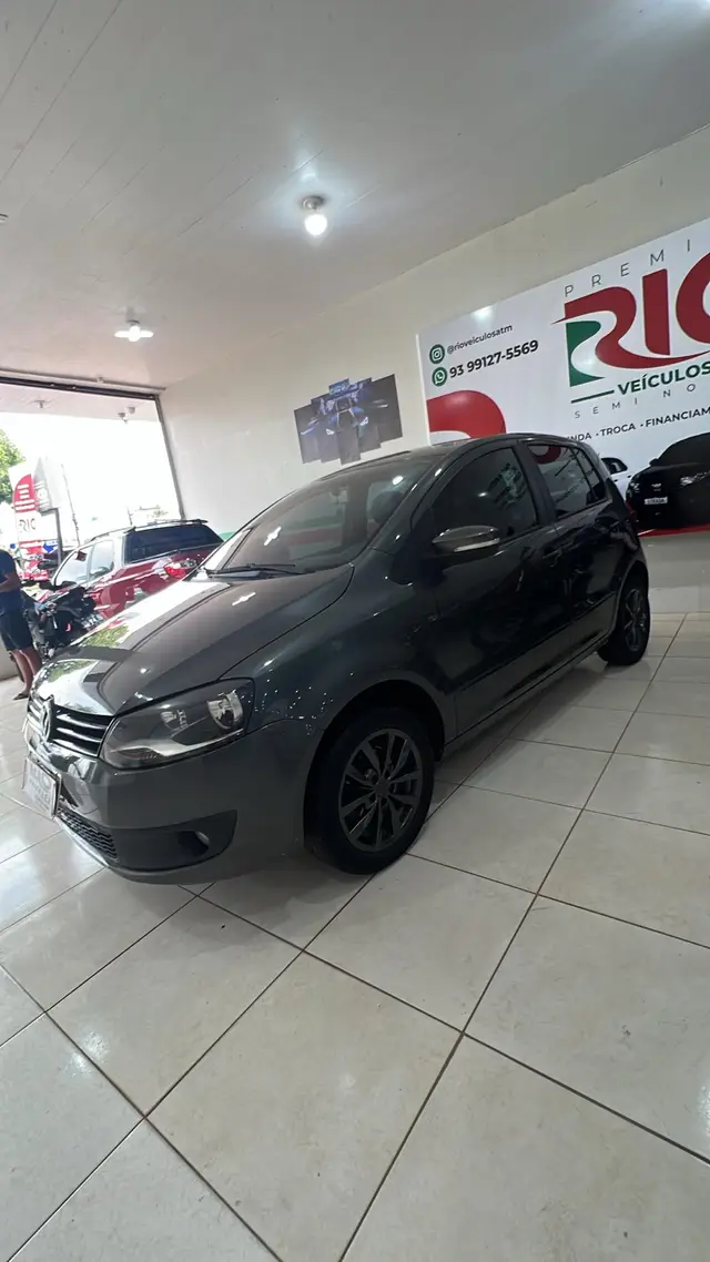 Carro Volkswagen Fox 2014 1.0 TEC (Flex) 4p