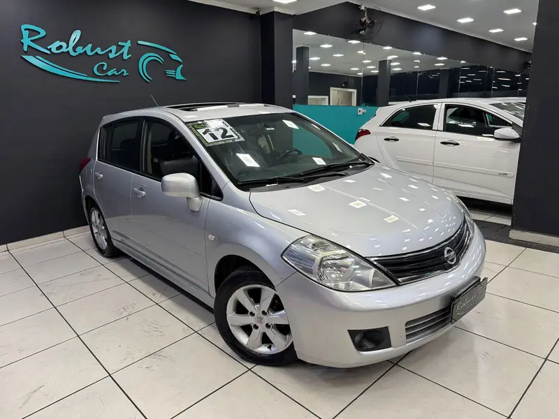 Nissan Tiida SL 1.8 (flex) (aut)