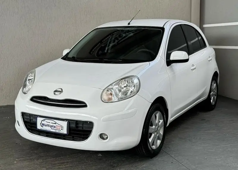 Nissan March 1.6 16V SV (Flex)
