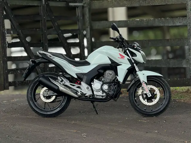 Carro Honda CB 250F Twister 2016 Standard
