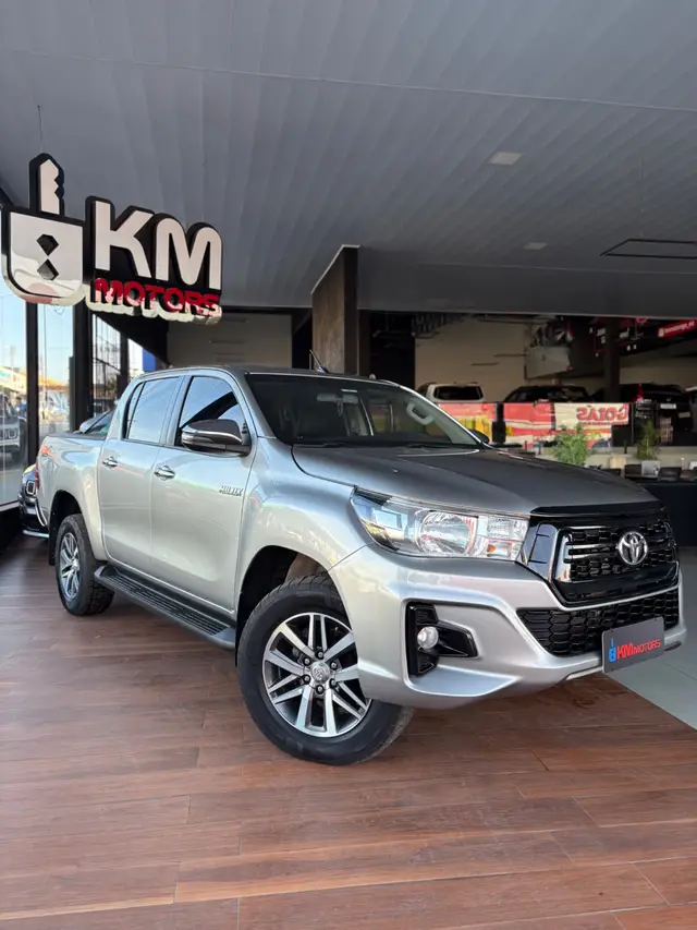 Carro Toyota Hilux Cabine Dupla 2020 Hilux 2.8 TDI SRV CD 4x4 (Aut)