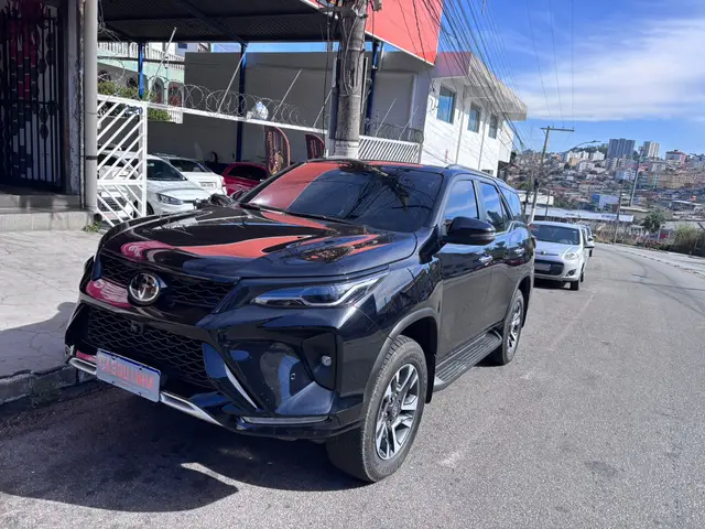 Carro Toyota SW4 2024 SRX Platinum 2.8 Turbodiesel 4x4 (Aut.) (7 Lugares)