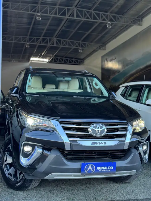 Carro Toyota SW4 2020 2.8 TDI SRX 5L 4x4 (Aut)