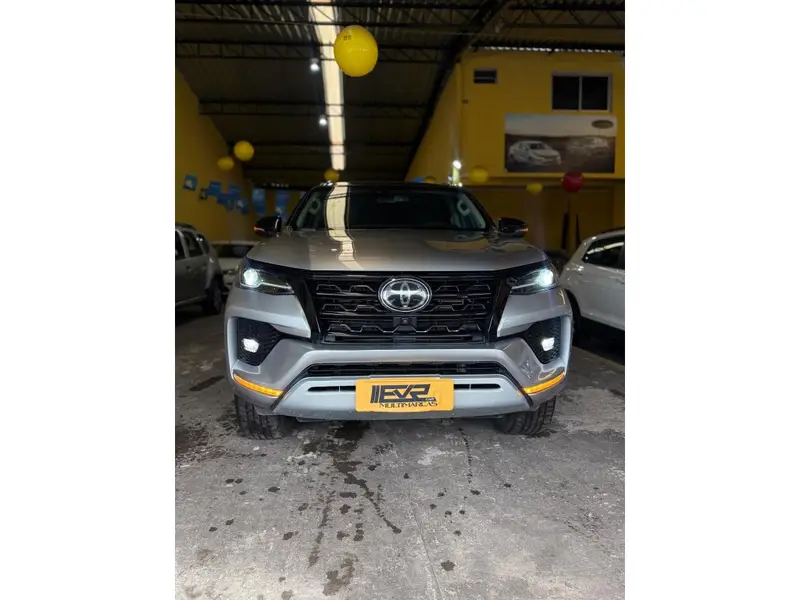 Toyota SW4 SRX 2.8 turbodiesel 7L 4x4 (Aut)