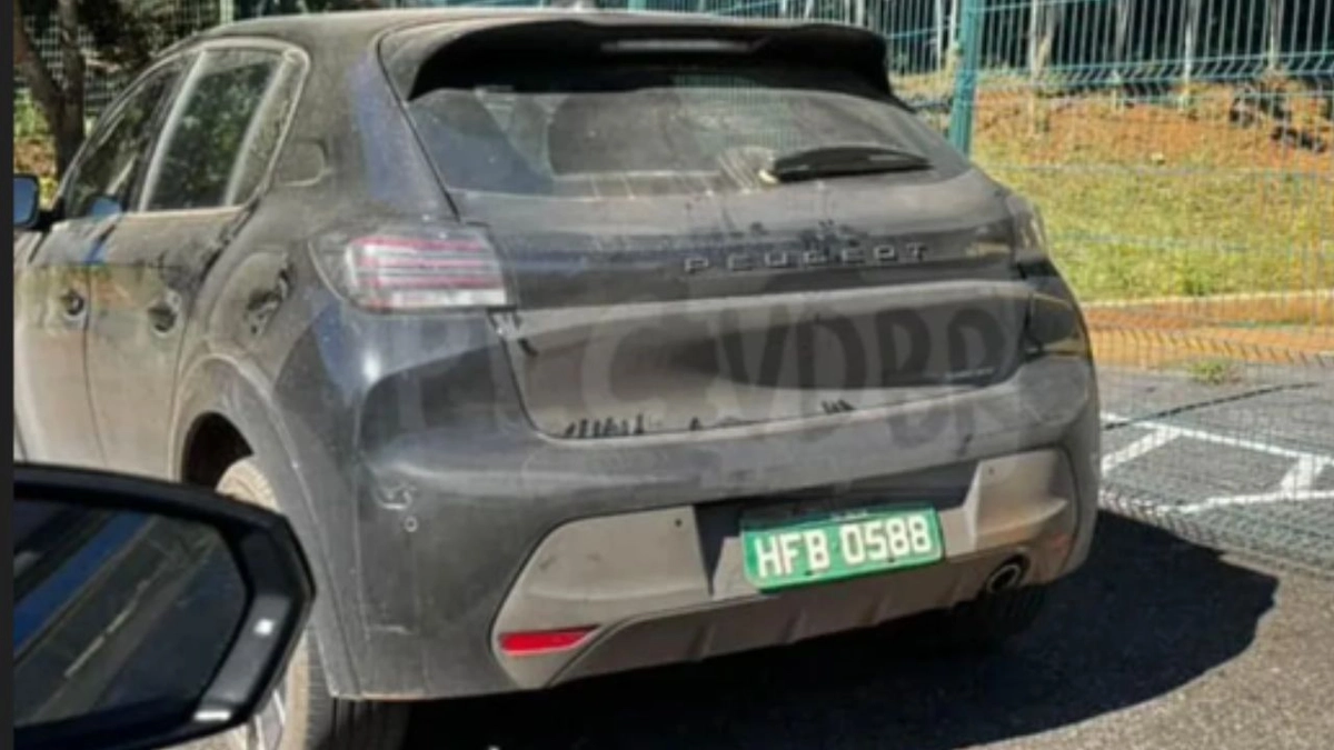 Hatch foi flagrado em teste e terá versão híbrida assim como os SUVs compactos