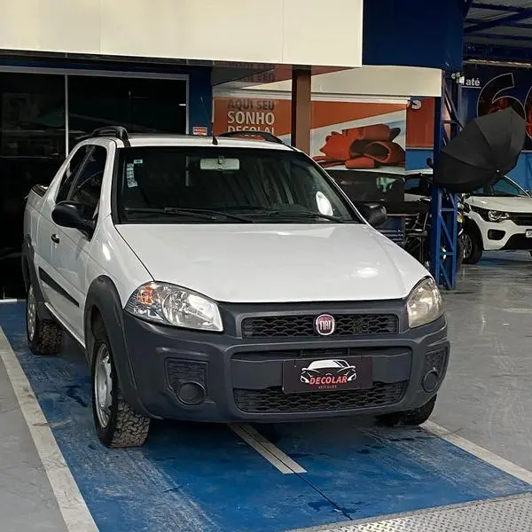 Carro Fiat Strada 2015 Adv.1.8 16V Dualogic Flex CD