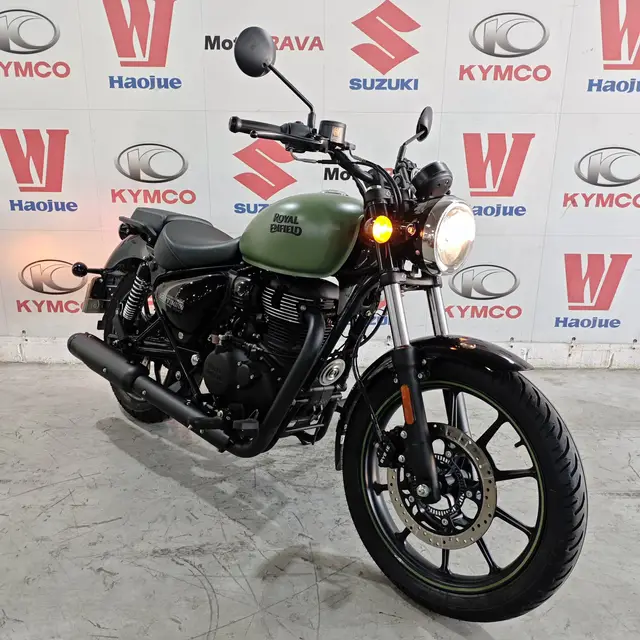 Carro Royal Enfield Meteor 350 2025 Fireball