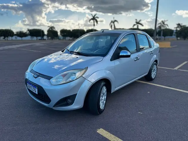 Carro Ford Fiesta Sedan 2013 Sed. 1.6 8V Flex 4p