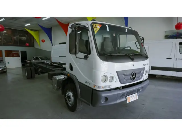 Carro Mercedes-Benz Accelo 2015 815/31