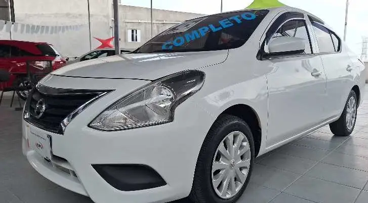 Nissan Versa 1.6 16V SV (Flex)