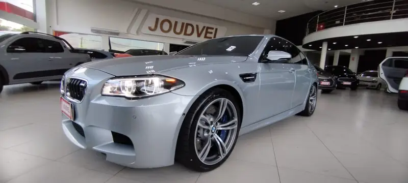 BMW M5 4.4 V8