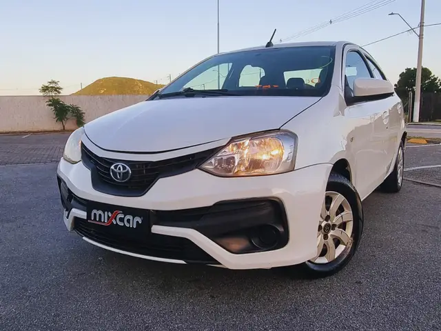 Carro Toyota Etios Sedan 2018 XS 1.5 (Flex)