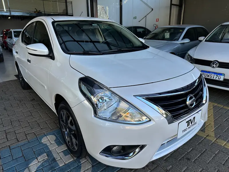 Nissan Versa 1.6 16V Unique (Flex)