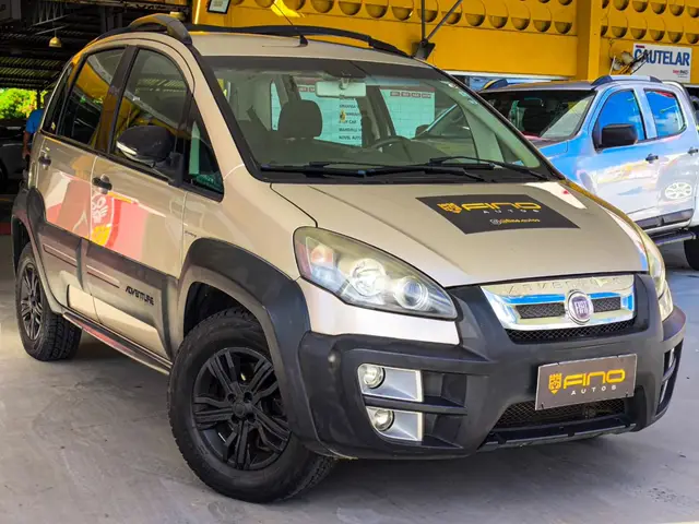 Carro Fiat Idea 2013 Adventure 1.8 16V Dualogic (Flex)