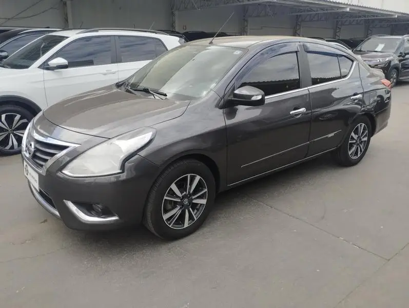 Nissan Versa 1.6 16V Unique CVT (Flex)