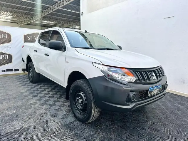 Carro Mitsubishi L200 2022 Triton GL 2.4