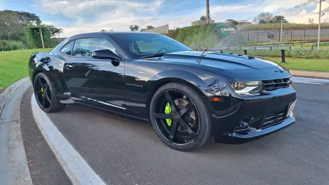 Carro Chevrolet Camaro 2015 SS 6.2