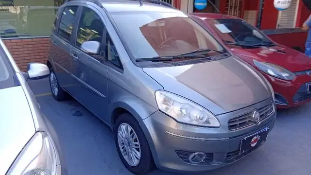 Carro Fiat Idea 2012 Attractive 1.4 8V (Flex)