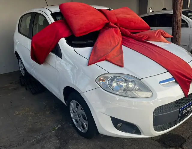 Carro Fiat Palio 2014 Attractive 1.0 8V (Flex)