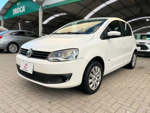 Carro Volkswagen Fox 2014 1.0 TEC (Flex) 4p