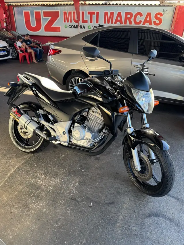 Carro Honda CB 300R 2014 Standard