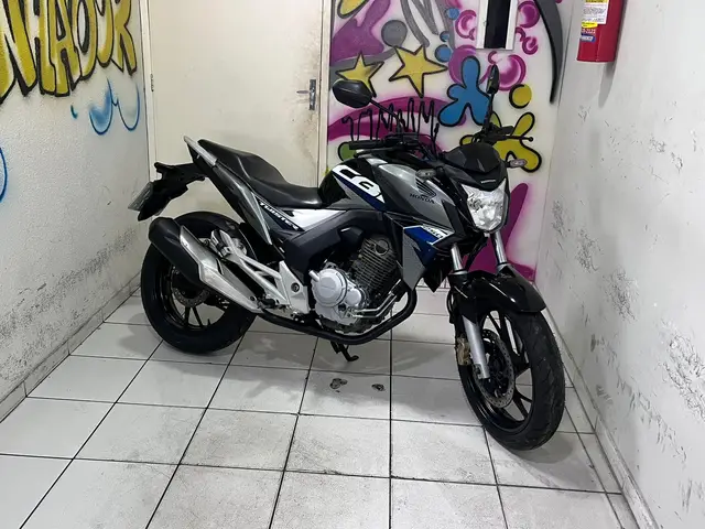 Carro Honda CB 250F Twister 2019 Standard