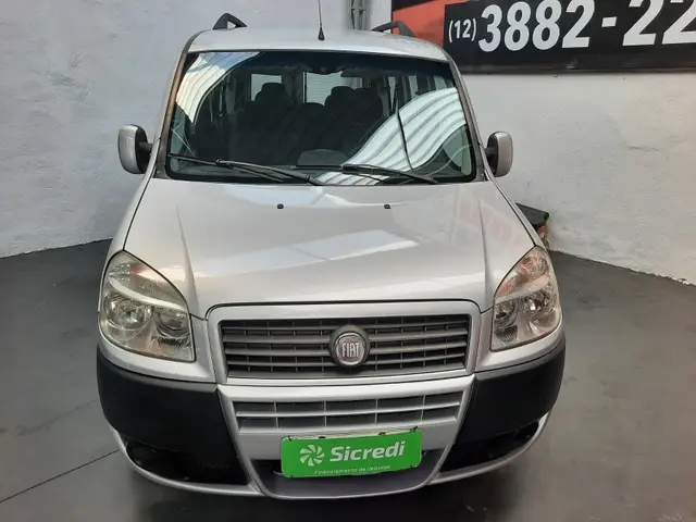 Carro Fiat Doblò 2012 Essence 1.8 16V (Flex)