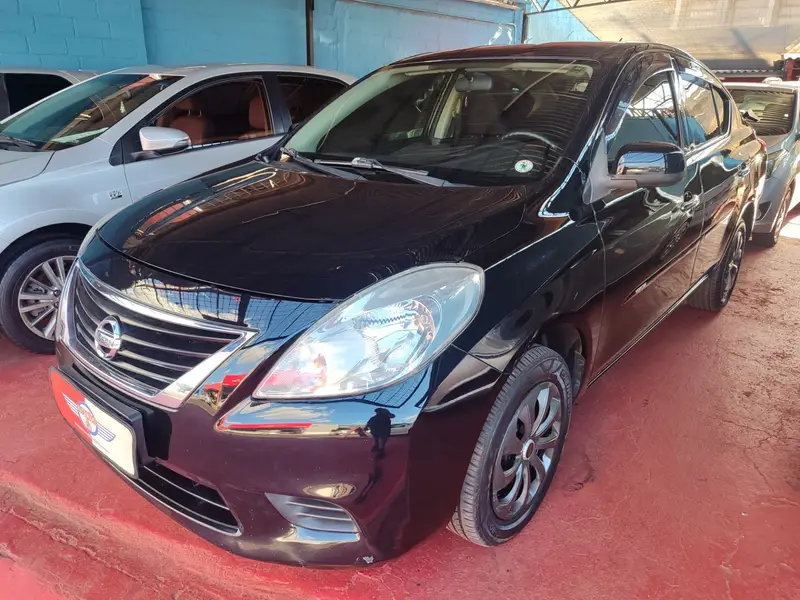 Nissan Versa 1.6 16V SV (Flex)