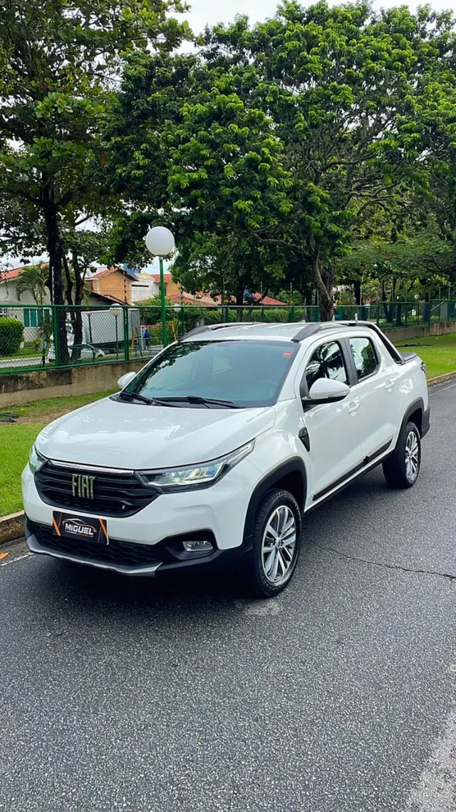 Carro Fiat Strada 2023 Volcano 1.3 8V CD AT