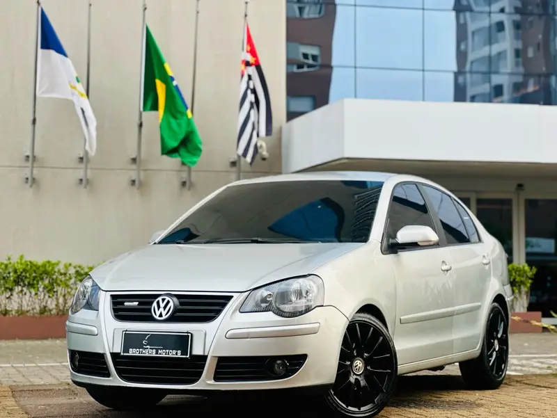 Volkswagen Polo Sedan 1.6 8V (Flex)