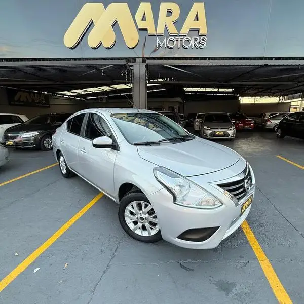 Nissan Versa 1.6 16V SV FlexStart CVT (Flex)