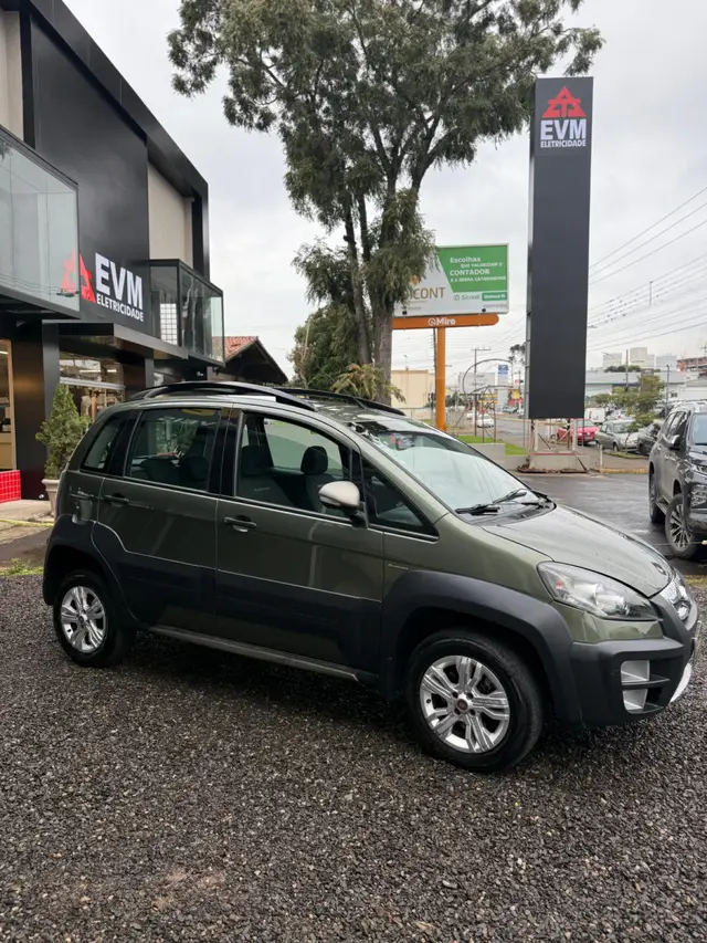 Carro Fiat Idea 2011 Adventure 1.8 16V E.TorQ Dualogic (Flex)