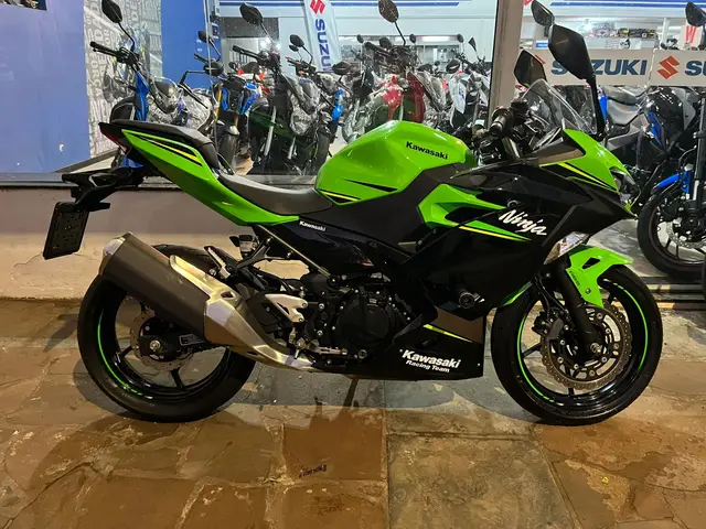 Carro Kawasaki Ninja 2019 400