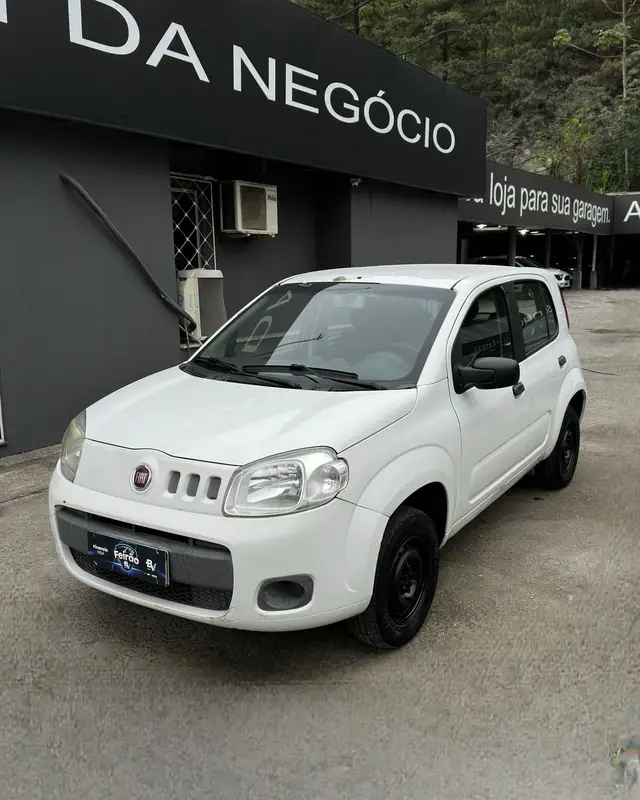 Carro Fiat Uno 2014 Vivace Celeb. 1.0 8V (Flex) 4p