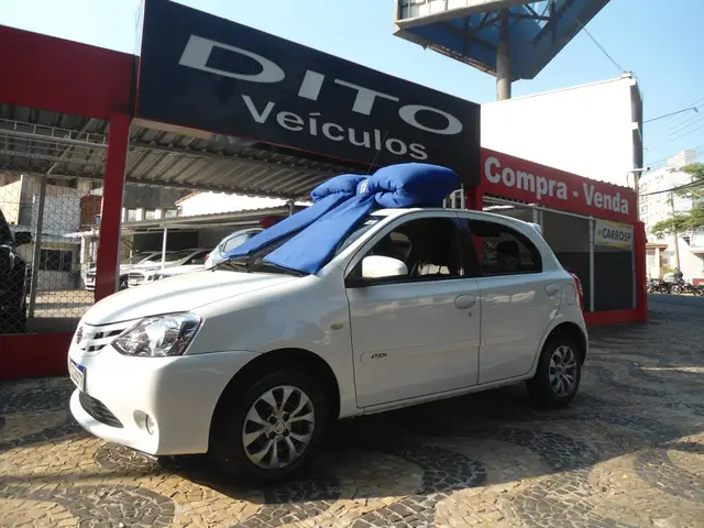 Carro Toyota Etios 2016 XS 1.5 (Flex)