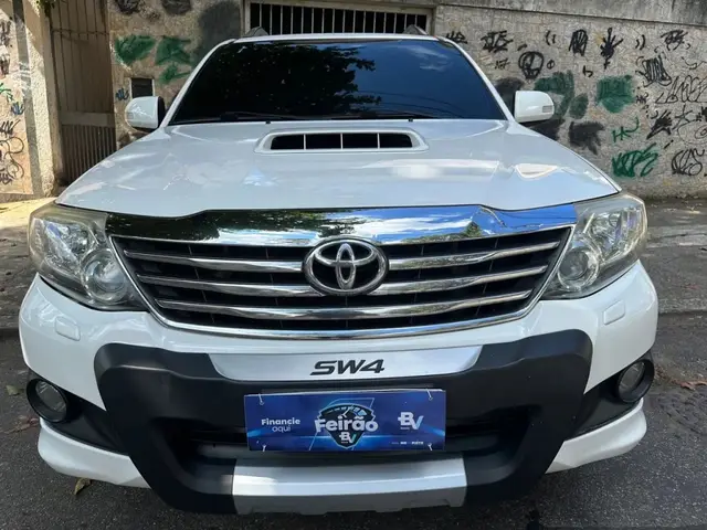 Carro Toyota Hilux SW4 2013 SRV 3.0 4X4 (7 Lugares)
