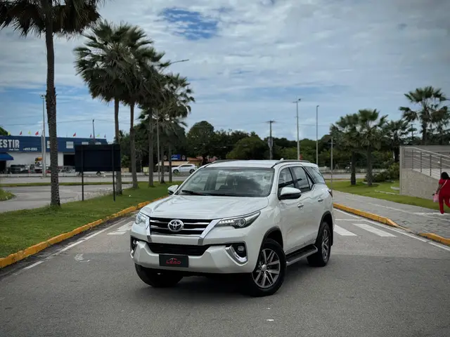 Carro Toyota SW4 2018 2.8 TDI SRX 5L 4x4 (Aut)