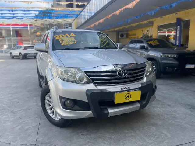 Carro Toyota Hilux SW4 2014 2.7 4x2 SR (Flex)